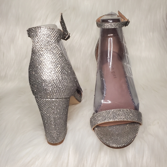 Heels - Picture 2 of 4